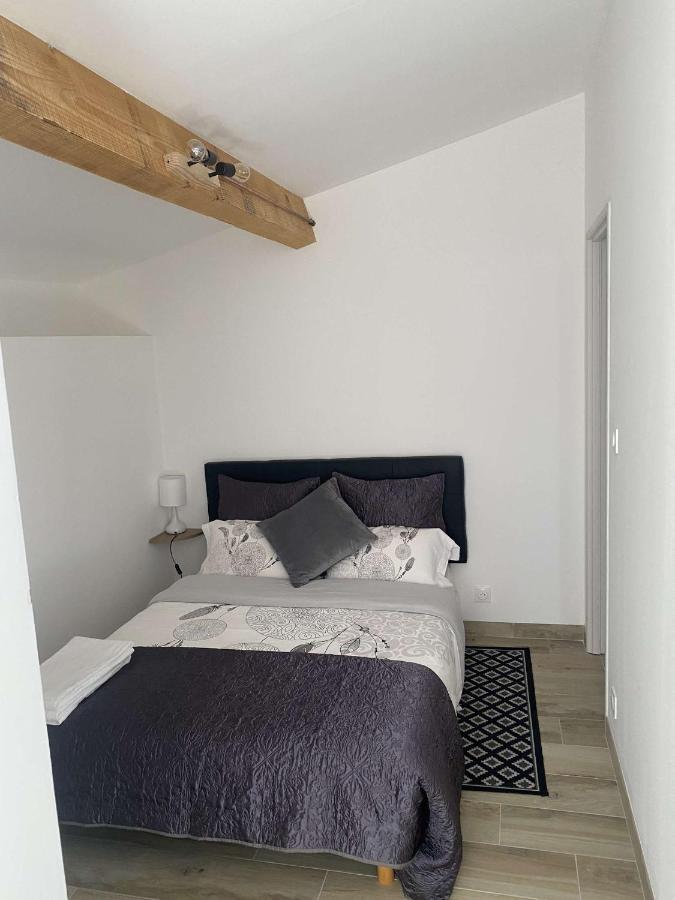 Bel Appartement Au Coeur Du Village De Sartene Екстер'єр фото